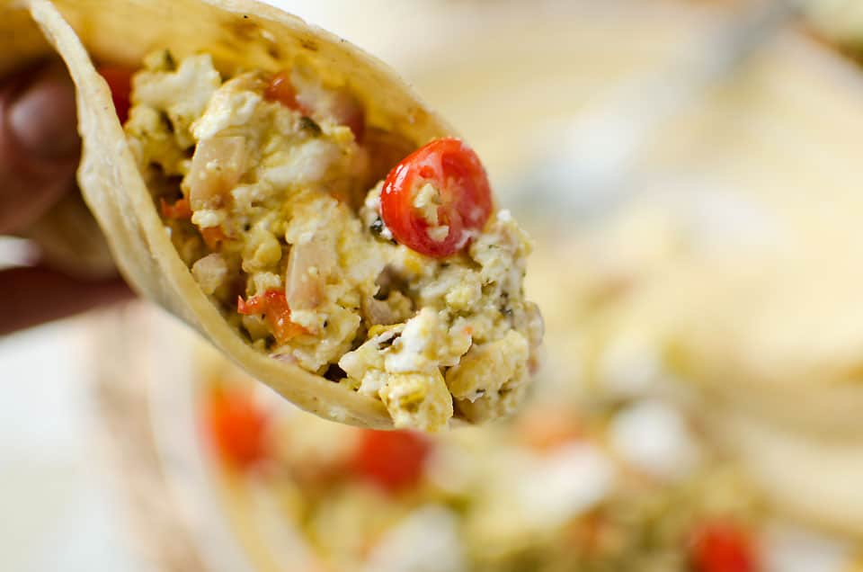Goat Cheese & Pesto Veggie Scramble - Lavibu