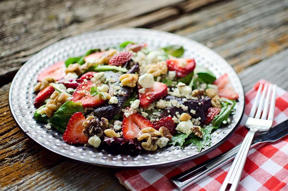 Strawberry & Gorgonzola Quinoa Salad - Lavibu