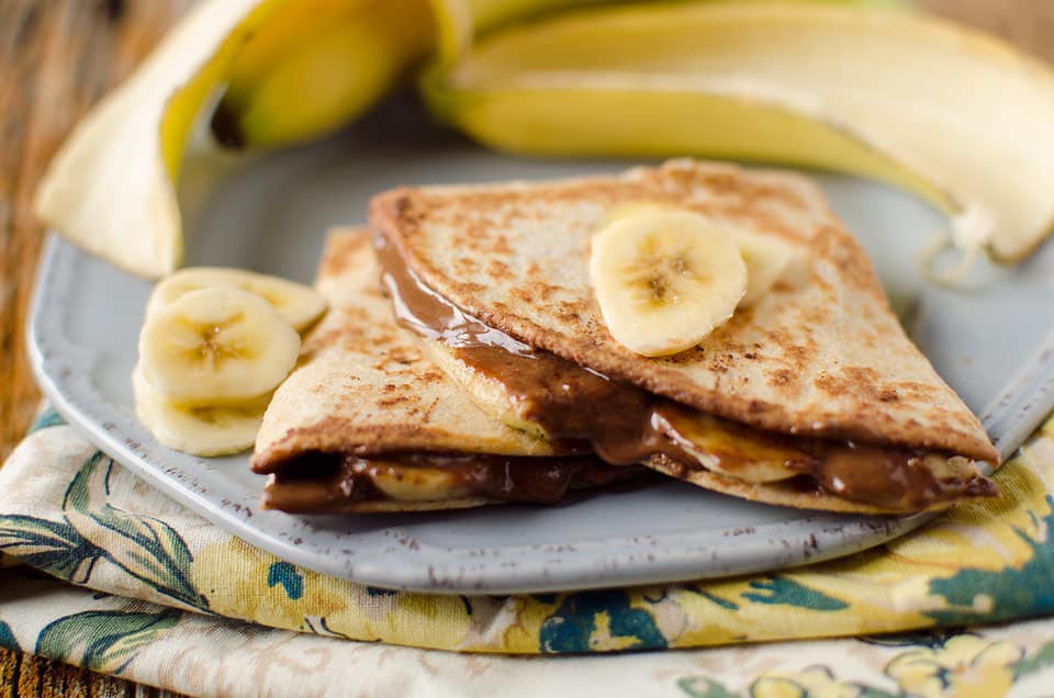 Healthy Chocolate & Banana Quesadilla Recipe - Lavibu - A quick and simple, 3-ingredient dessert or snack recipe that will fill you up and is still healthy!