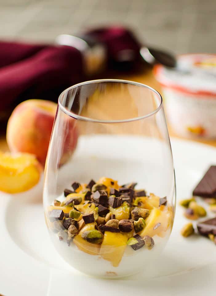 Peach Yogurt Parfait with pistachios and dark chocolate - Lavibu