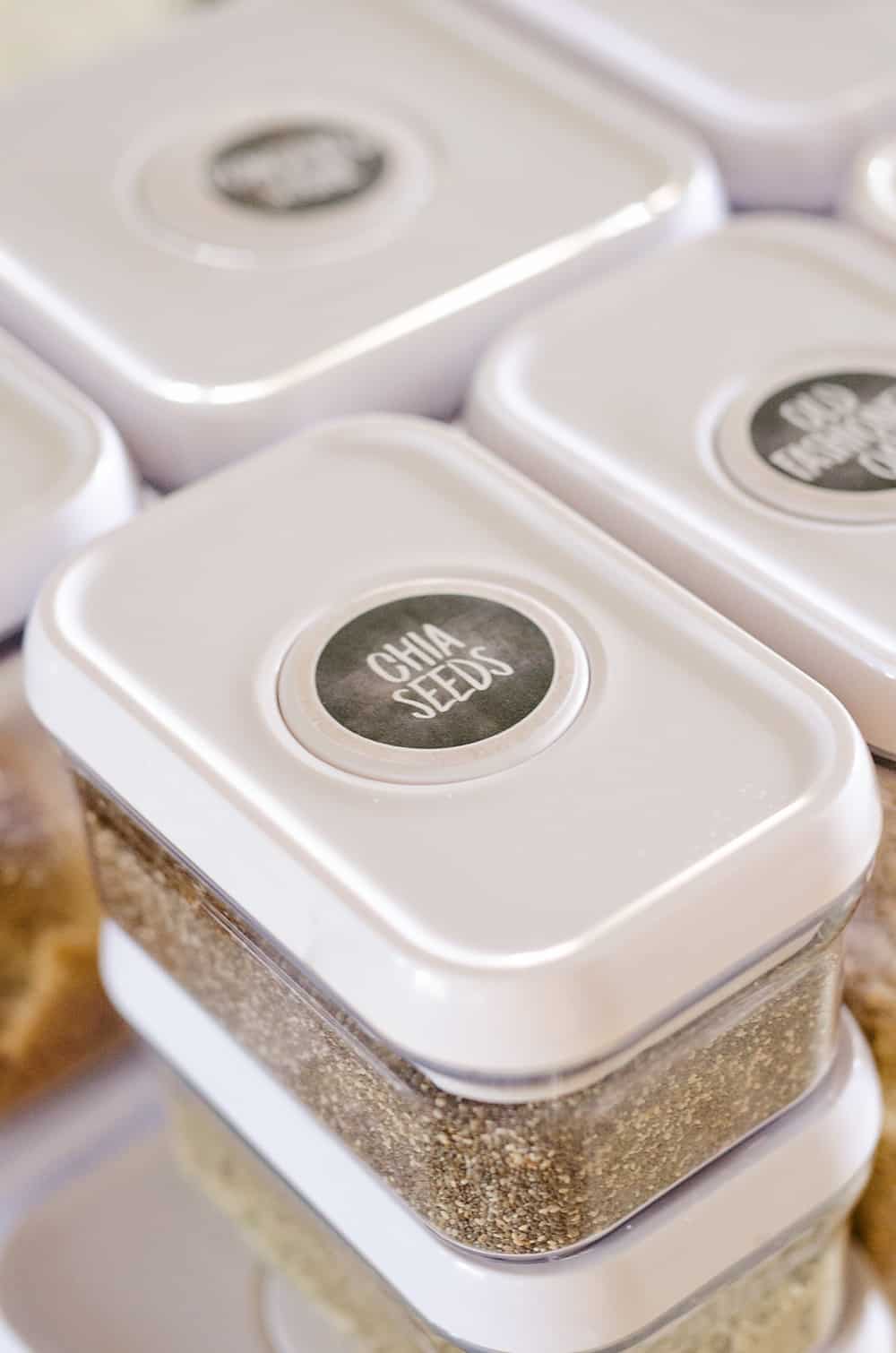 Kitchen Pantry Organization+ Free Printable Labels are the perfect way to bring some cleanliness and order to your home! These easy to print labels can be used with baskets, containers, shelves or anything else that needs some organizing.